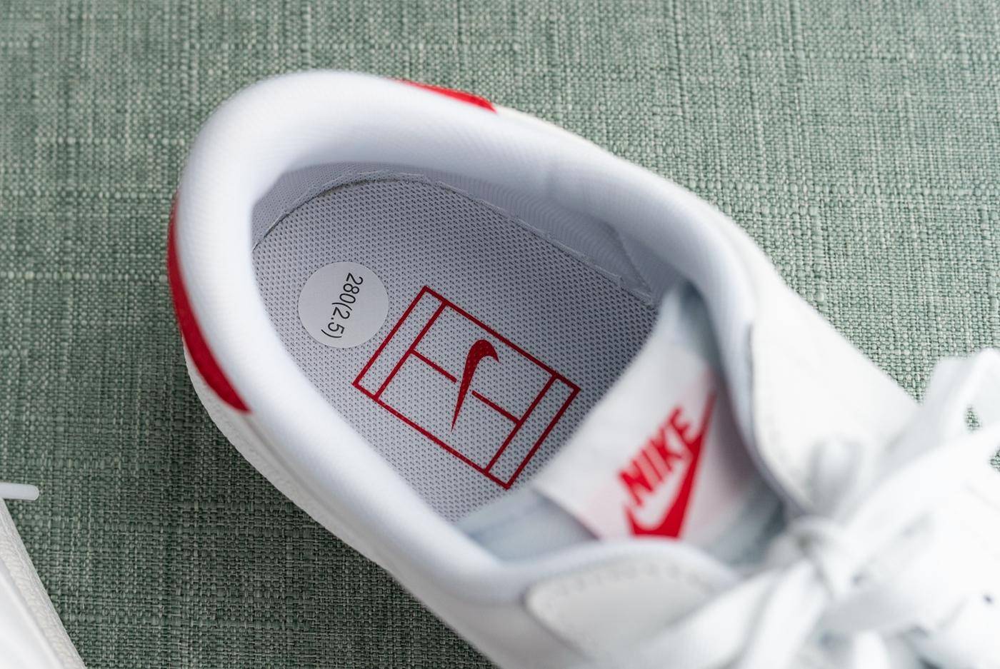 阿迪vs耐克足球鞋,阿迪和耐克小白鞋哪个好