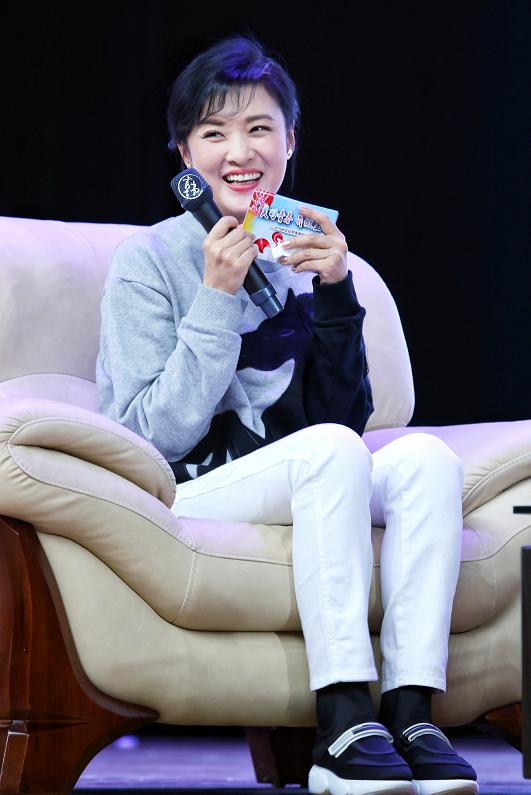 周涛黑色衬衫怎么搭配,周涛穿搭风格