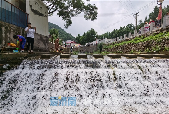 济南“响呼噜泉”开泉了，“鼾声”如雷
