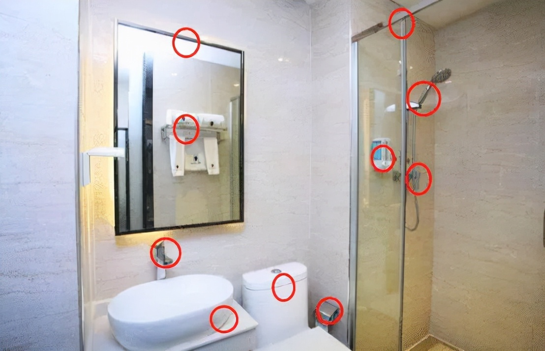 女生酒店发现摄像头被要求赔偿,住酒店被查到有摄像头