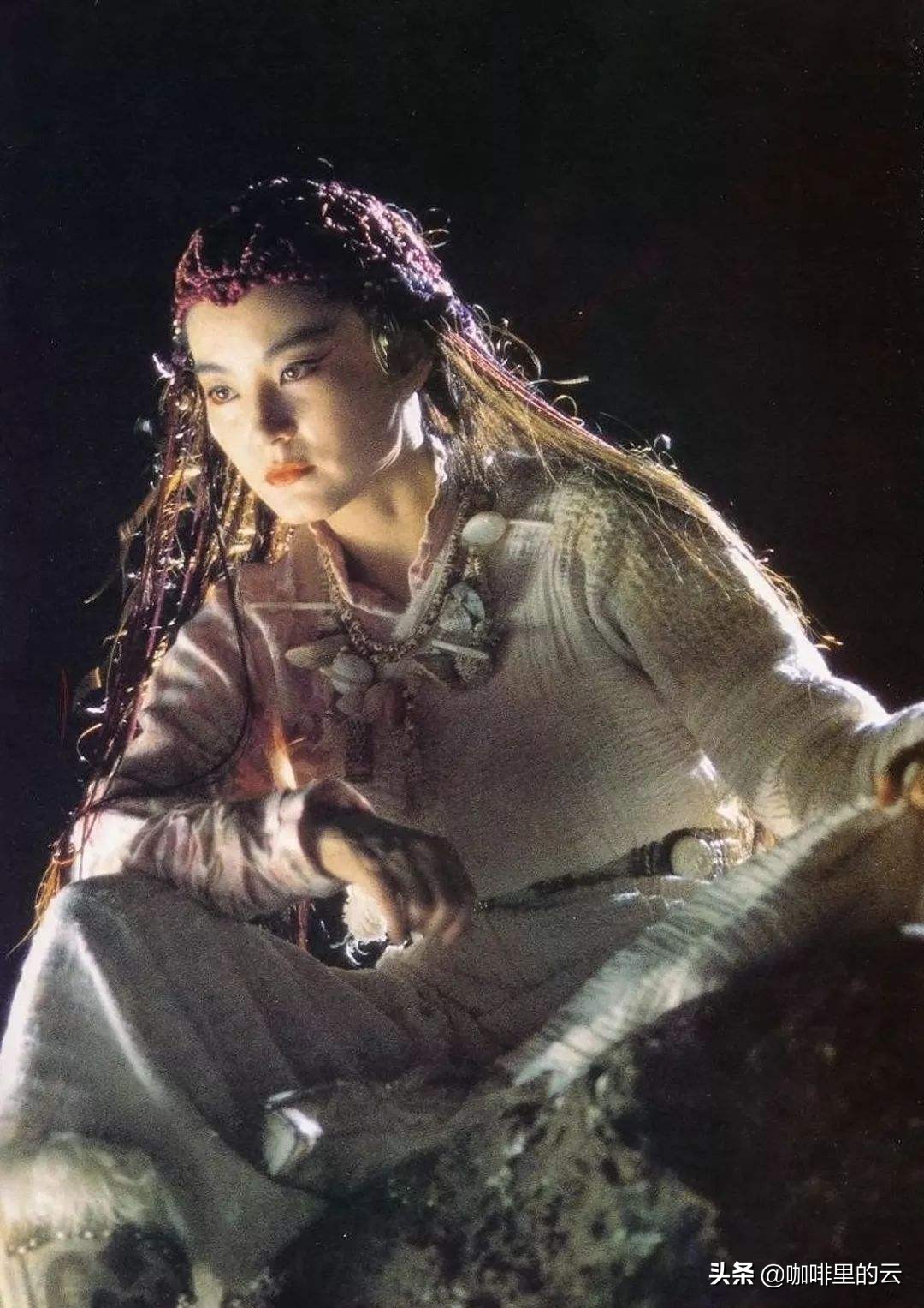 白发魔女练霓裳与卓一航初相识,白发魔女练霓裳卓一航