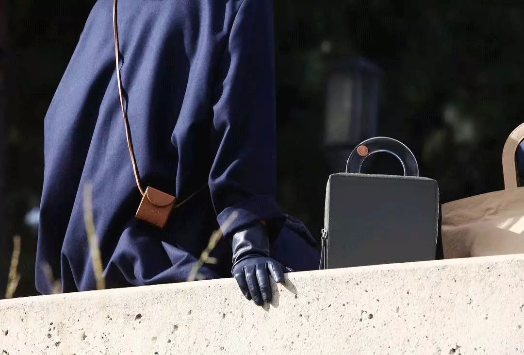 我的胸，我的手指，我的脚腕……都需要一只包包