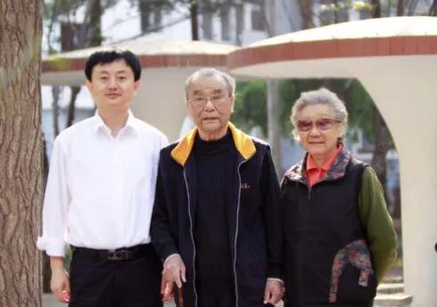 李醉：清到十分寒满地始知明月是前身