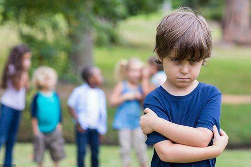 孩子比较内向怎么教育,从小叛逆的孩子未来会怎样教育