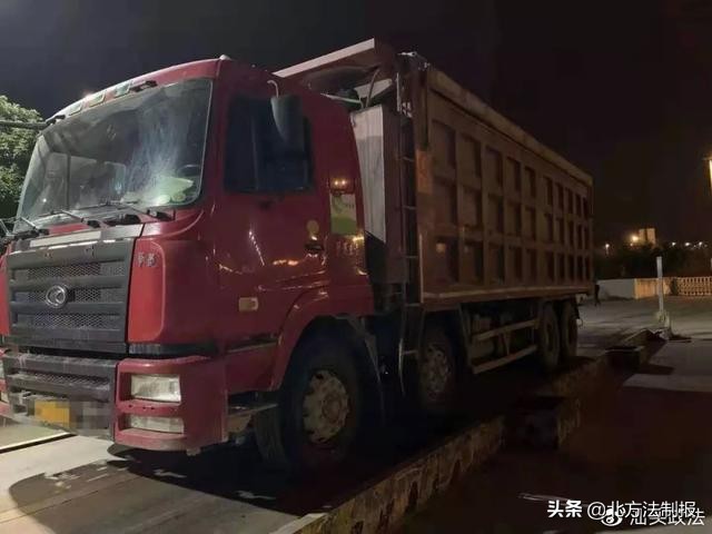 百吨王爆胎淋水,百吨王压塌大桥后续处理