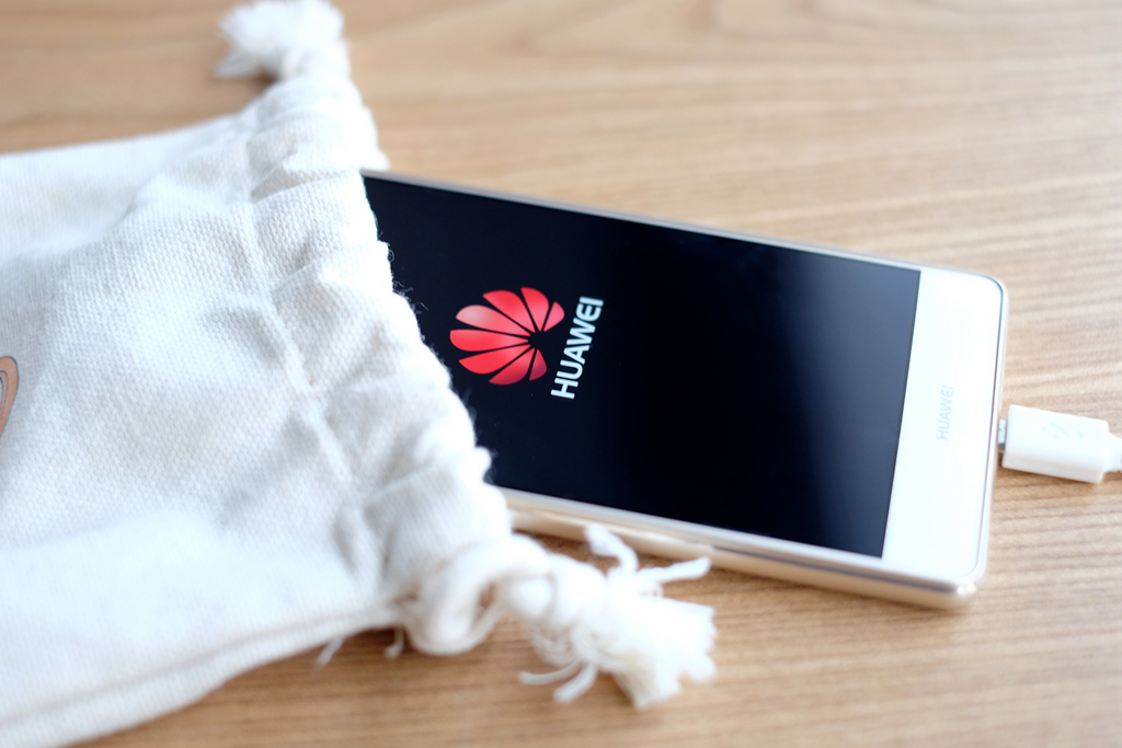 荣耀和华为,到底有哪些区别?一个潮流一个内敛