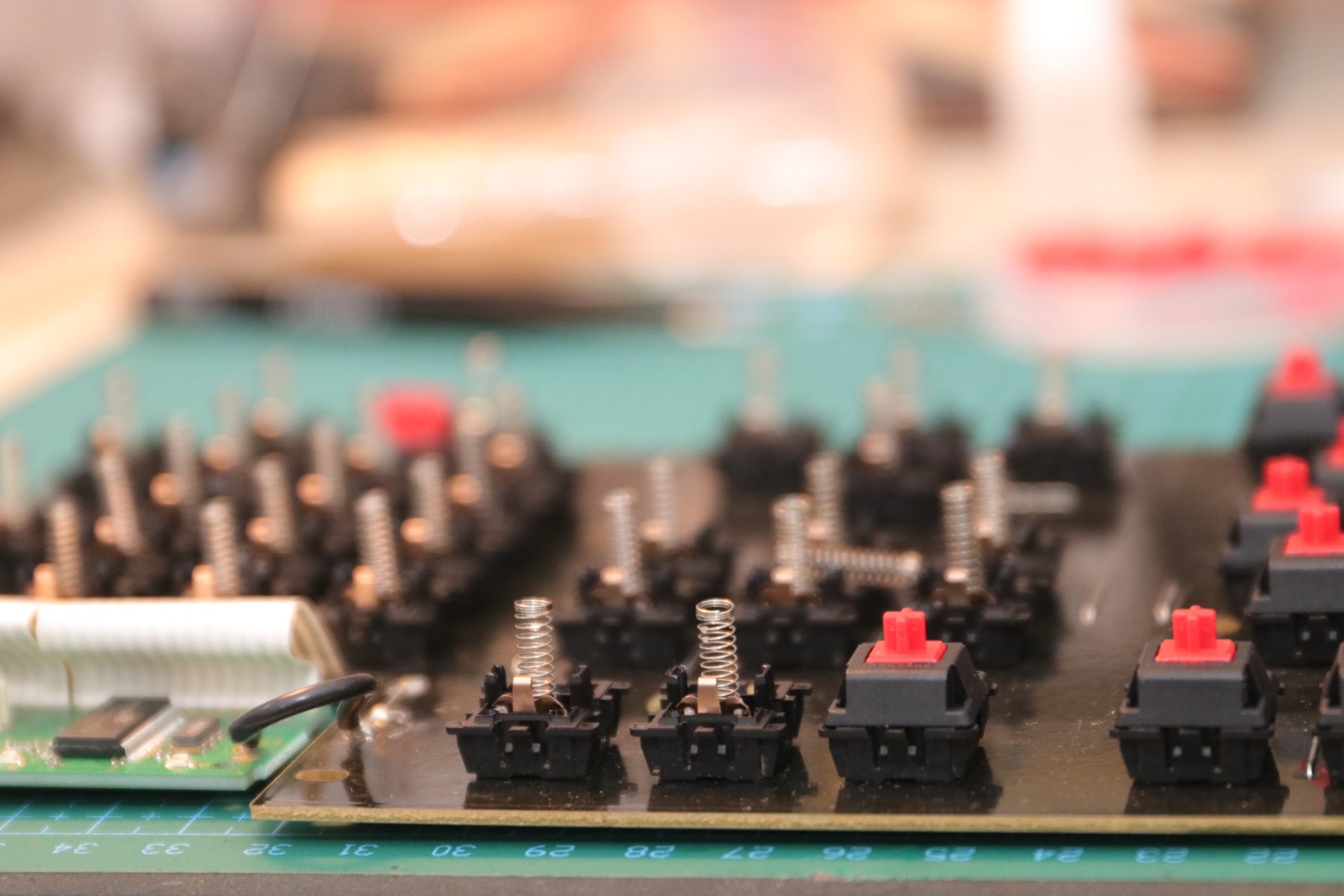 3494机械键盘,不到百元的青轴高颜值键盘