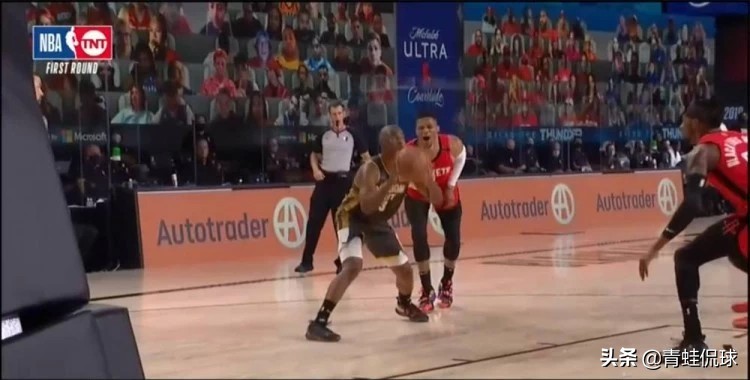 保罗乔治被肘击,保罗打施罗德