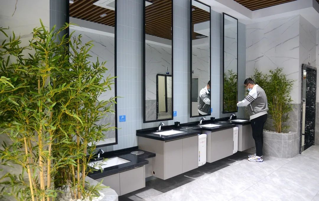 “去过厦门的公厕,我再也看不上五星级酒店了”