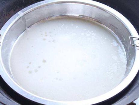 简单凉皮洗面筋制作方法,高筋面粉洗凉皮的方法