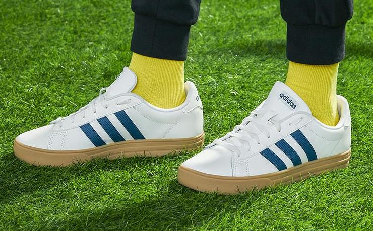 adidas带足弓支撑的运动鞋,adidas带有boost的篮球鞋