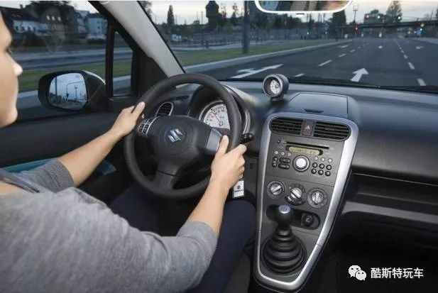 汽车方向盘抖动车身摇晃什么原因,车速100刹车方向盘抖动什么原因