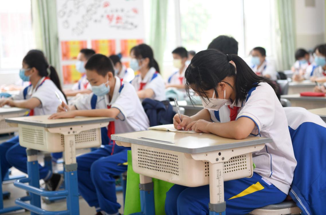 初中女生身高只有140,初中女学生身高