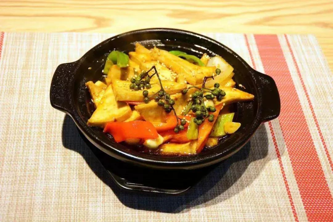 门头沟烧饼夹肘子石门营,门头沟特色小吃烧饼夹肘子