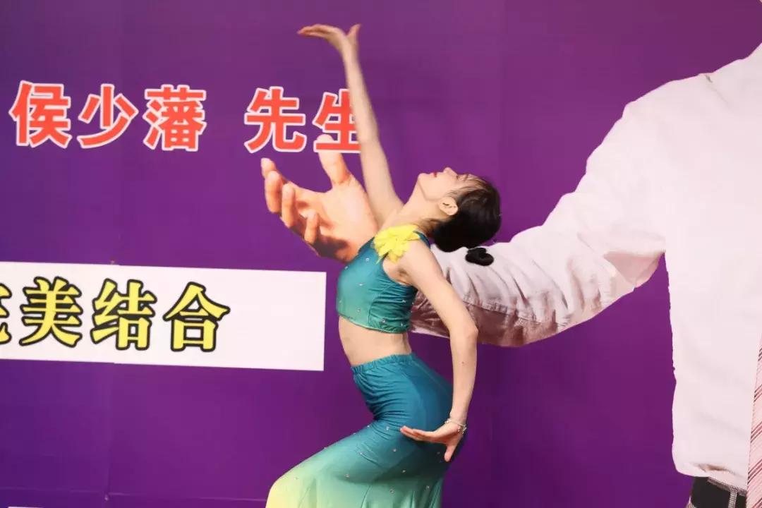 给你一个舞台秀出自己的精彩,给你一个展示自己的舞台