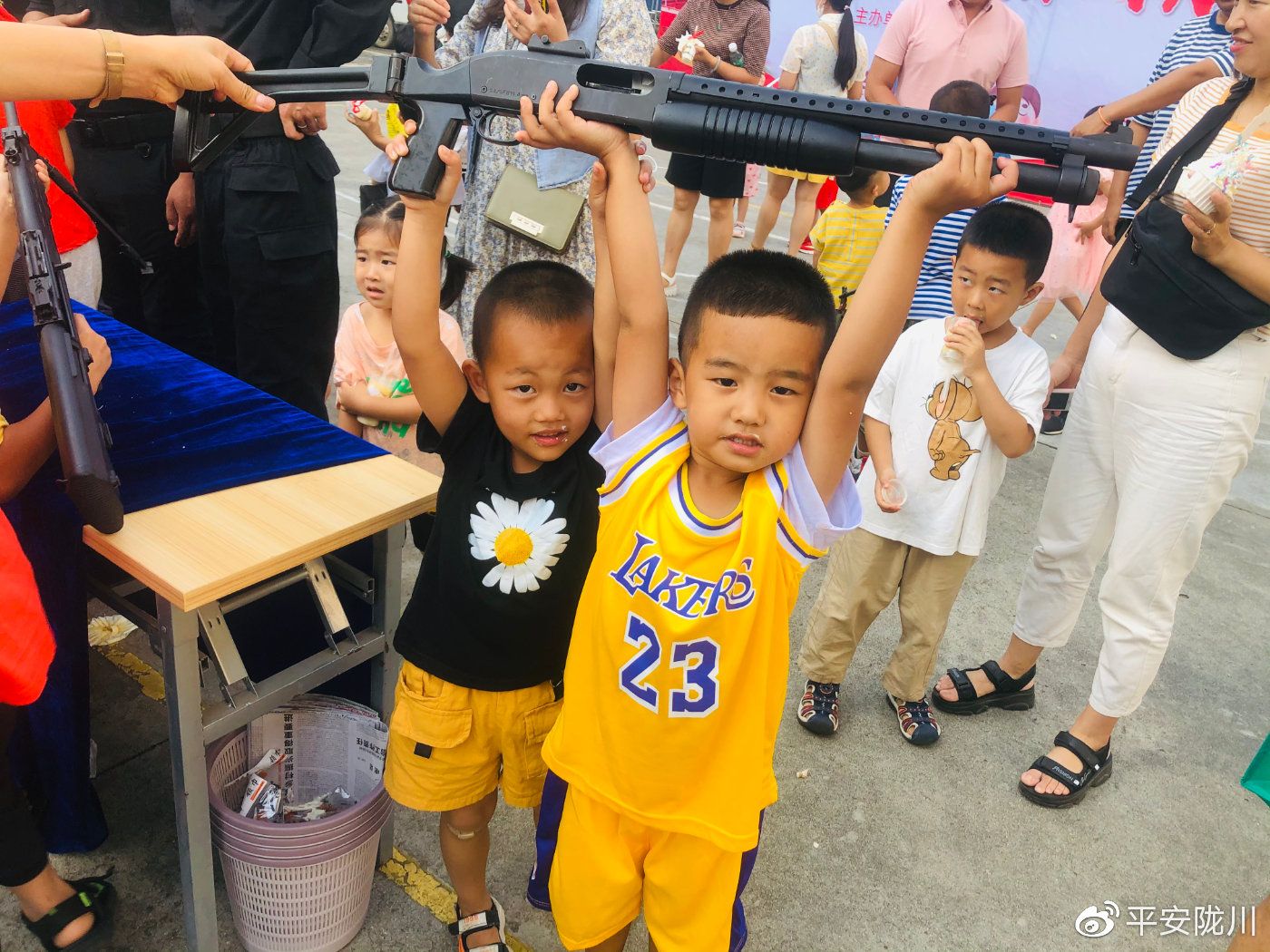 第一次走进警营过六一,迎六一进警营