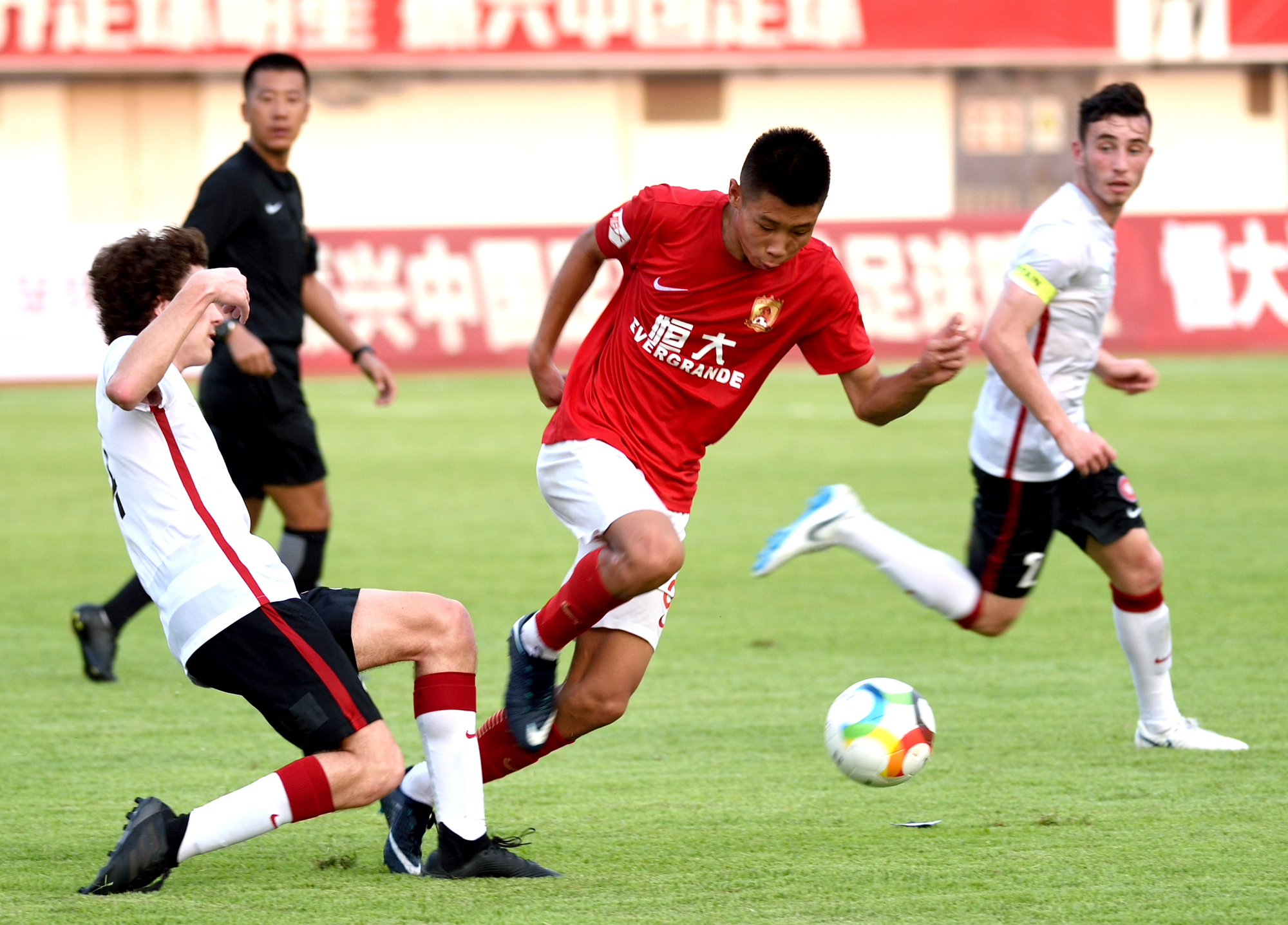 恒大足校又传喜报!青年才俊担纲国青主力,国际化教学成果丰硕