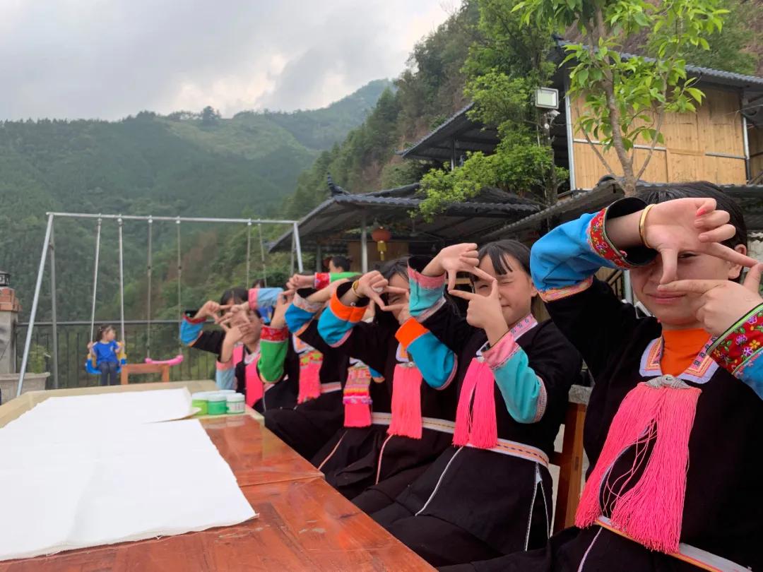 这帮人五一用爱心启航，一起为广西凌云大山的孩子点燃艺术之梦！