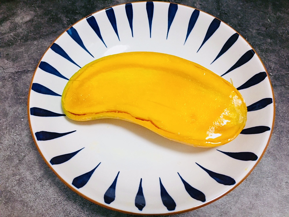 芒果最简单的切法是什么,怎样切芒果才是最正确的切法