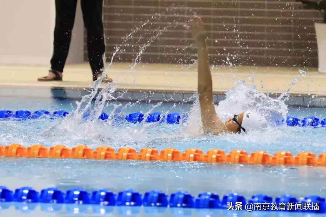 中国中小学应该普及游泳课,南京中小学游泳体育课程