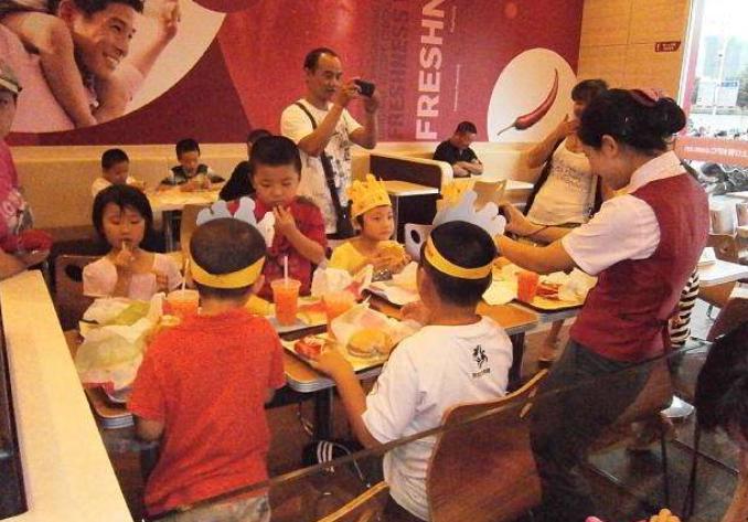 30年前的北京城，有种时髦叫做：婚宴办在肯德基