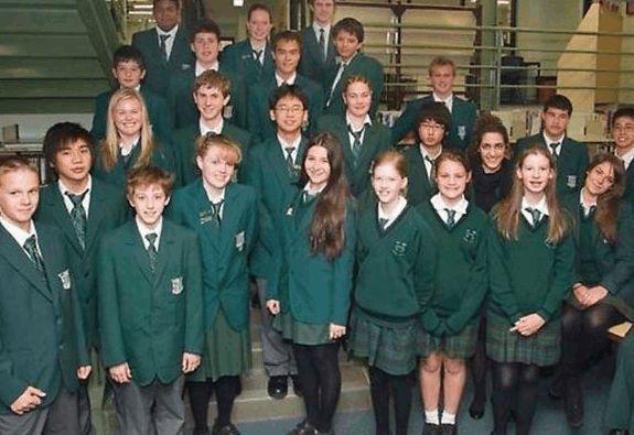 中国高中的校服跟日本校服对比,世界上各国小学校服大比拼