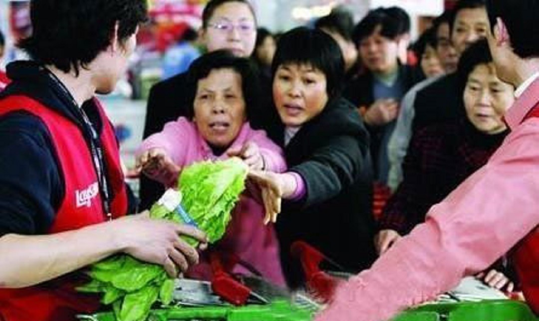 蔬菜超市老板利用“抱大腿”，年赚120万，直接买新房，值得学习