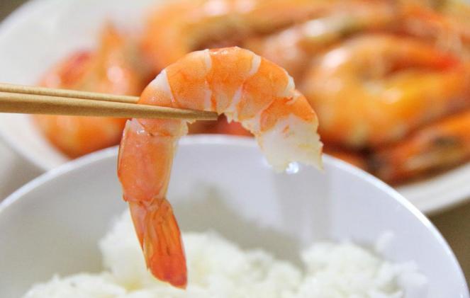 大虾怎么煮又嫩又好吃,白灼大虾煮出来有腥味怎么弄