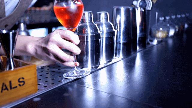 再也不用飞成都了！明星都超爱的贰麻酒馆青岛盛大开业