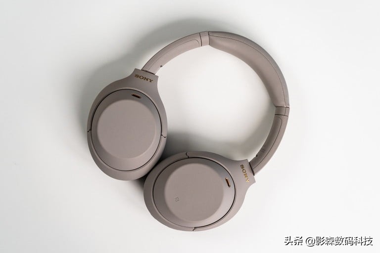 索尼wh1000xm5和wh1000xm4戴头上效果,智能降噪耳机索尼wh-1000xm3图赏