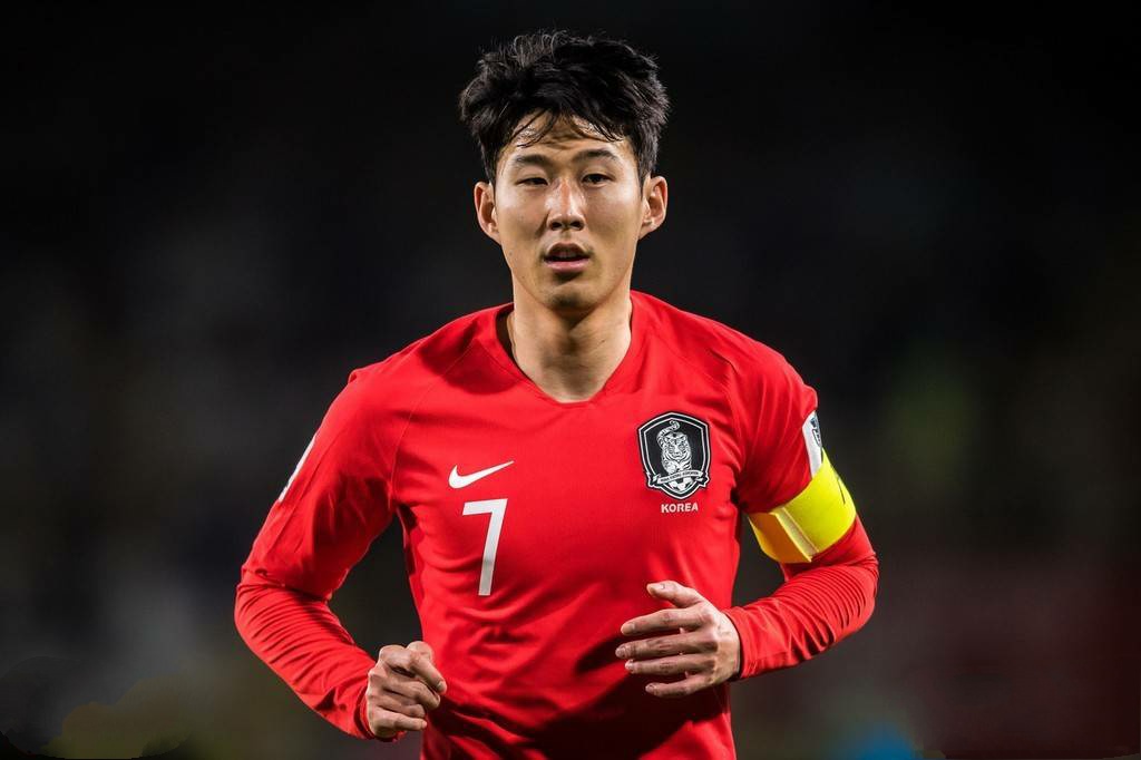 中韩足球夺冠场面,亚洲杯中韩足球对决