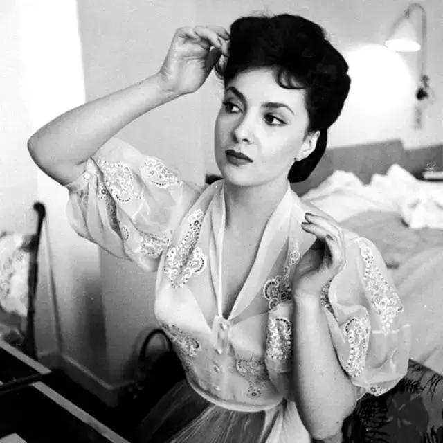 玛丽莲梦露和奥黛丽赫本有多漂亮,奥黛丽赫本和玛丽莲梦露颜值分析