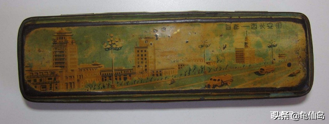 不同年代的文具盒,不同年代的文具盒里面的文具