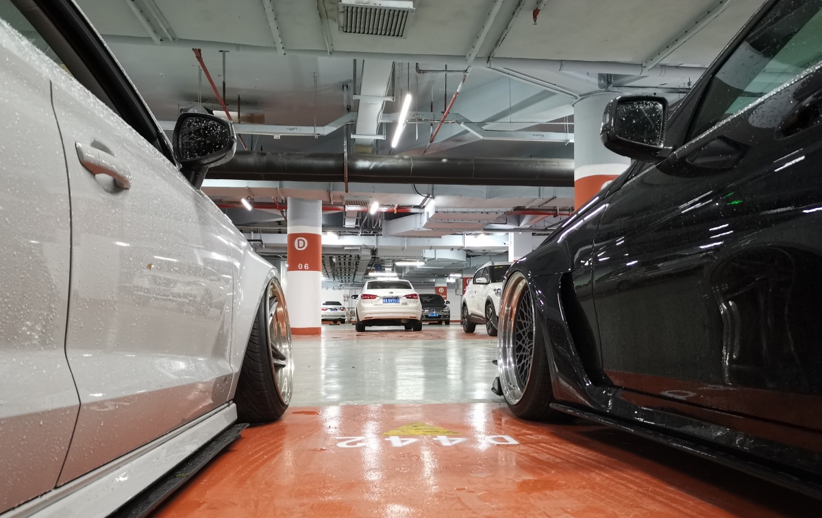 新款奔驰c200改装最帅效果,小县城越野改装店