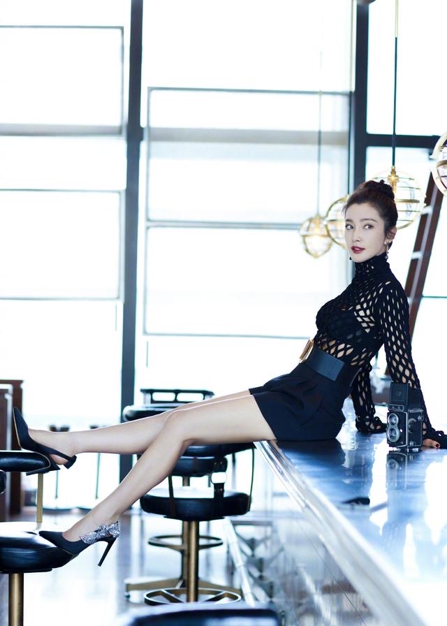 李冰冰放肆穿衣挑战,李冰冰穿格子西装秀好身材