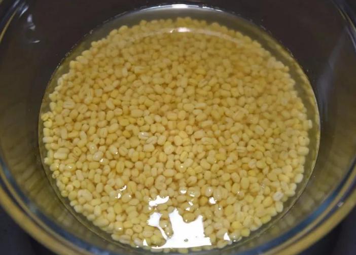 绿豆糕怎么做才会松软好吃,为什么自制绿豆糕发粘