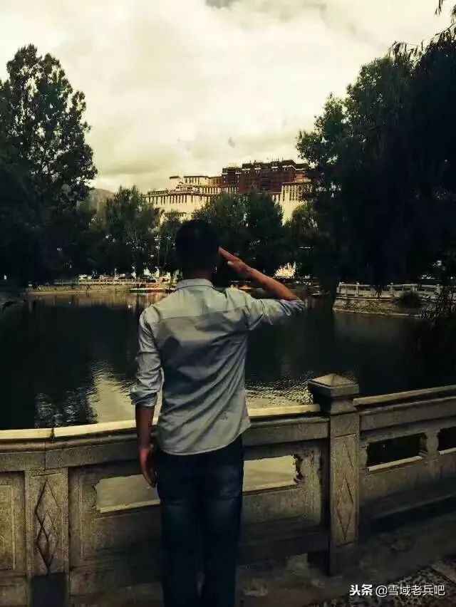 最后一个军礼原唱,最后一个军礼歌曲