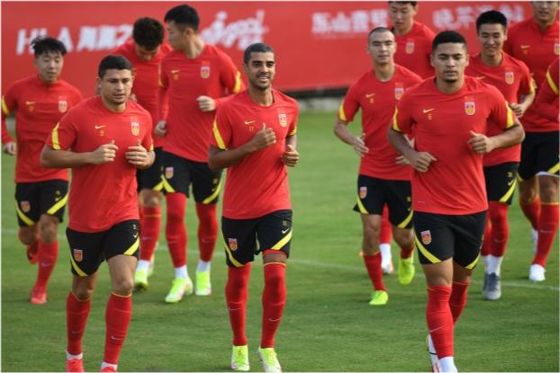 12强赛国足0-3不敌澳大利亚集结,国足十二强赛点球逼平澳大利亚