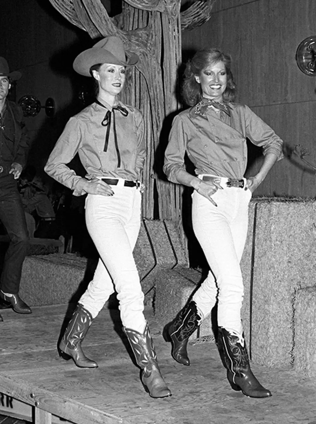 这种靴子长得这么丑又显腿短，可刘雯、泫雅却爱得要死