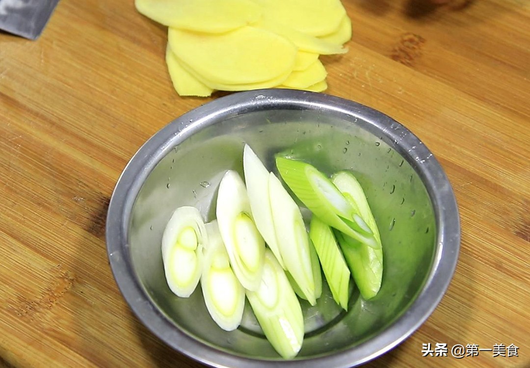 泰式青柠檬清蒸鲈鱼,酸辣爽口的正宗泰式柠檬鱼