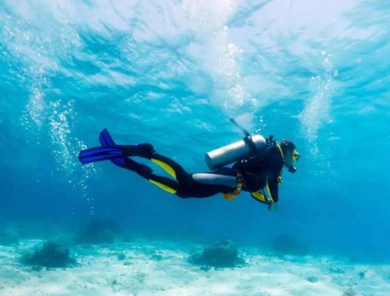 海底1万米处压力是多少,海底一千米压强有多大