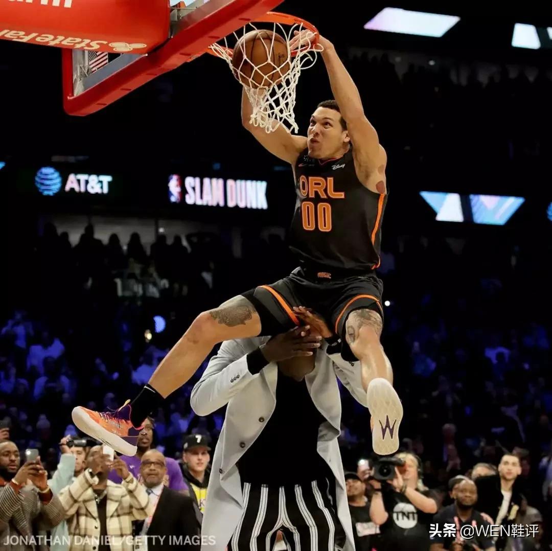 戈登穿爆的耐克鞋,戈登实战鞋