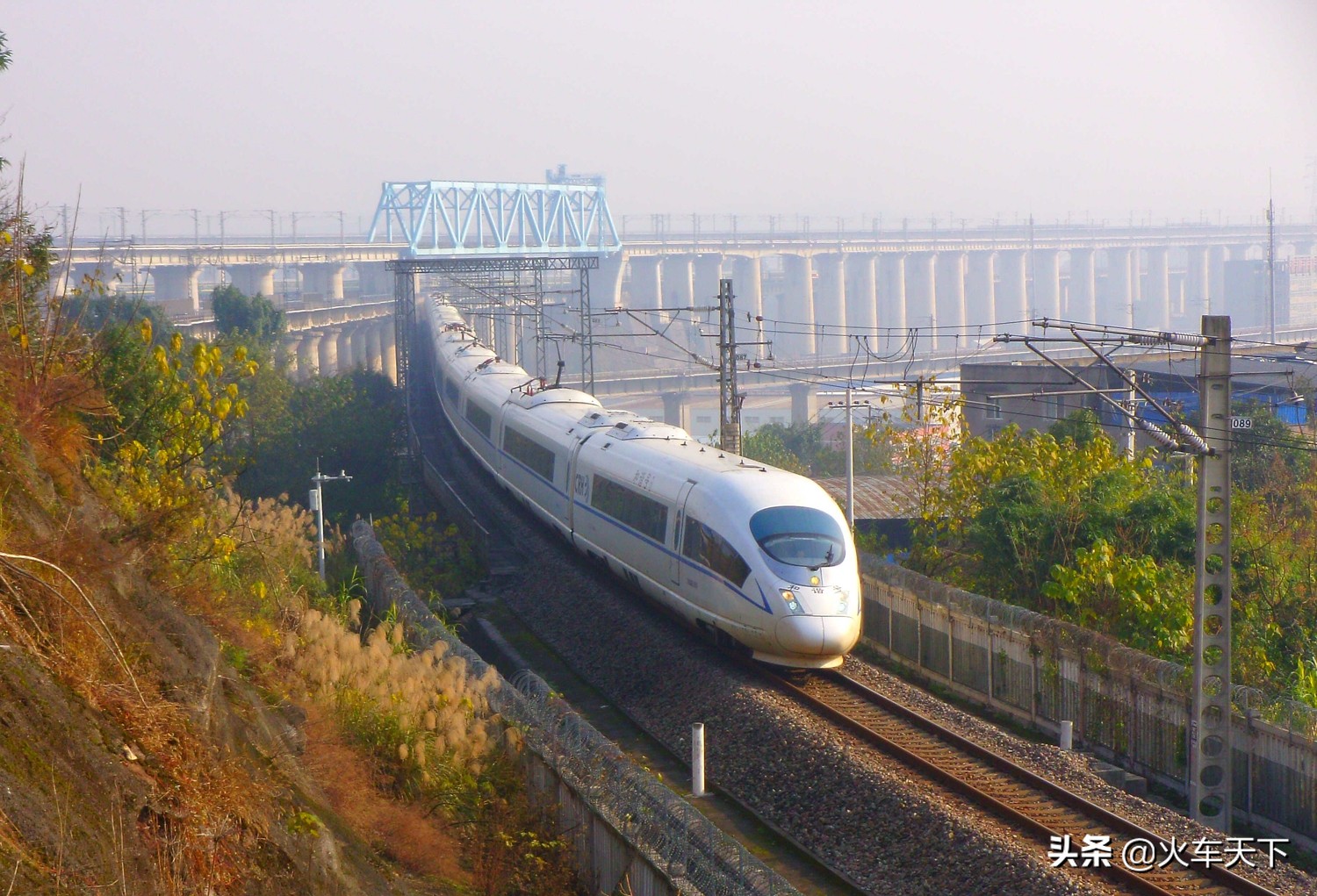 天津到重庆的一趟高速动车组