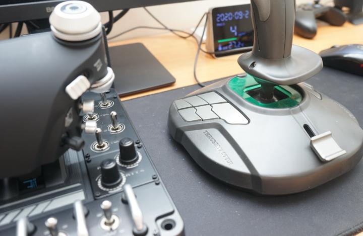 罗技x56飞行摇杆怎么用,罗技x56飞行摇杆