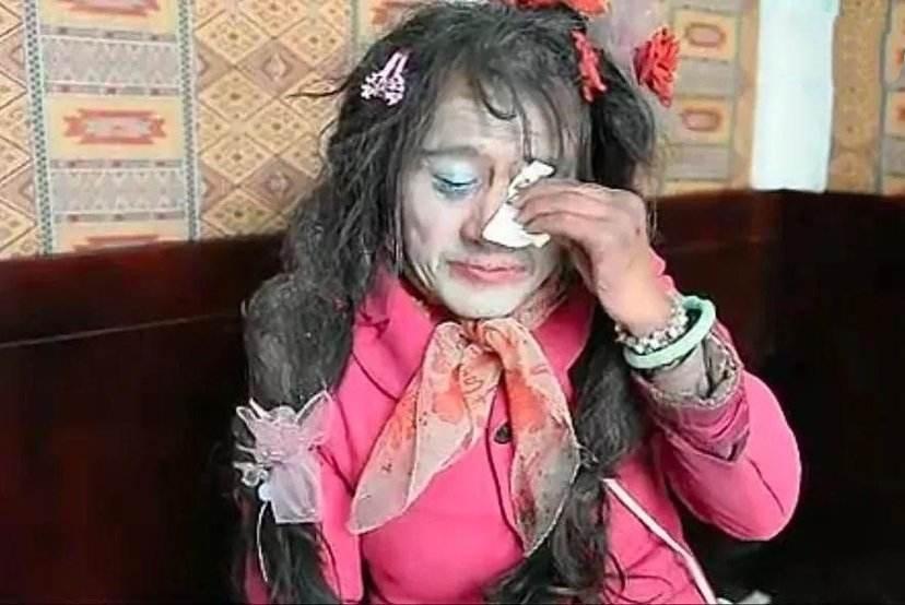 同样男扮女装，李玉刚就是艺术，季子越就是变态？