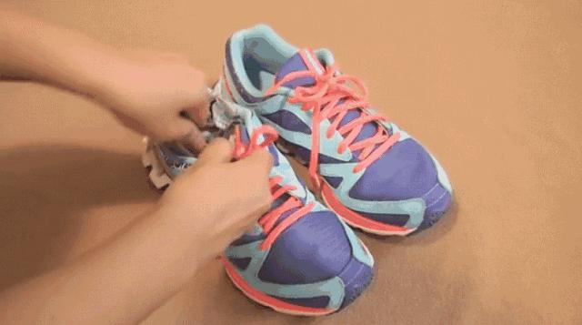 白鞋前面挤脚怎么处理,白鞋顶脚挤脚怎么办