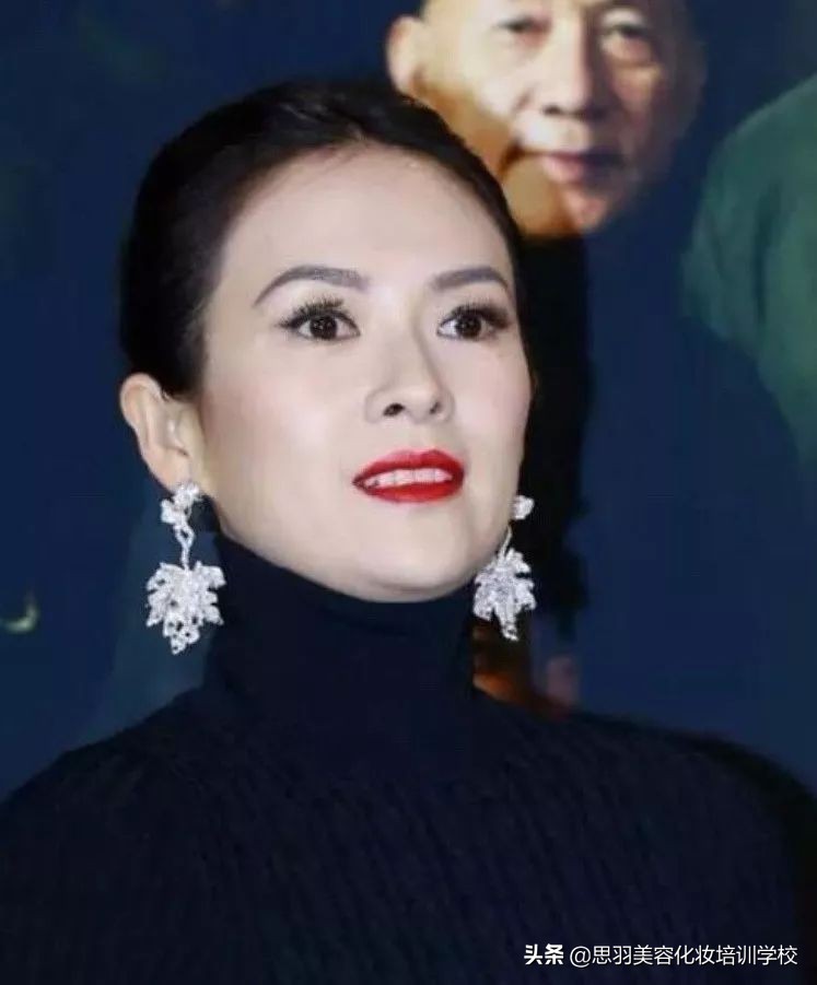 为什么你种的睫毛假性服帖,自己嫁接睫毛闭眼时扎眼怎么回事