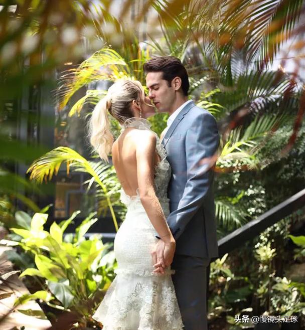 卡卡金球奖和c罗合影,卡卡获得金球奖