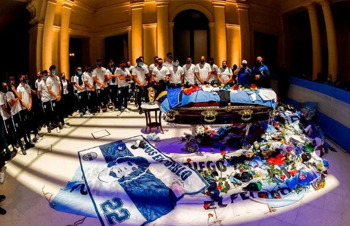 马拉多纳上帝之手拿冠军了吗,马拉多纳是梅西的什么人