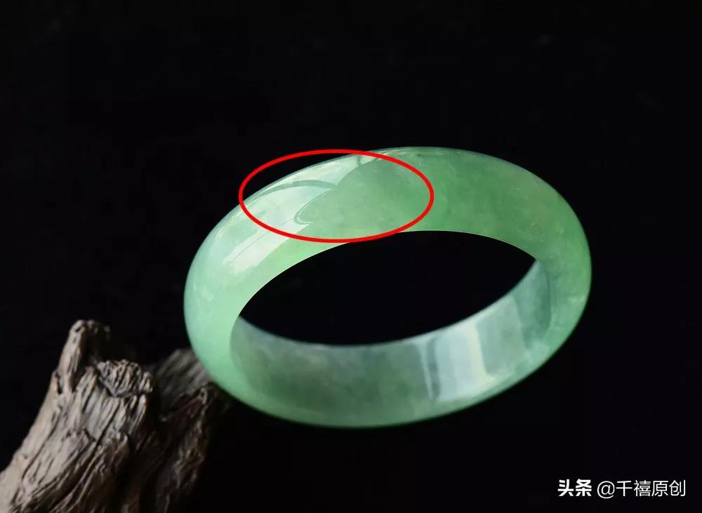 塑料管冒充手镯,一根塑料管就能冒充百万飘花镯